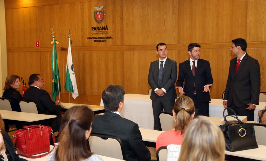 Procurador-geral Paulo Sérgio Rosso deu posse aos procuradores Rafael Costa Santos e Ítalo Medeiros Cisneiros