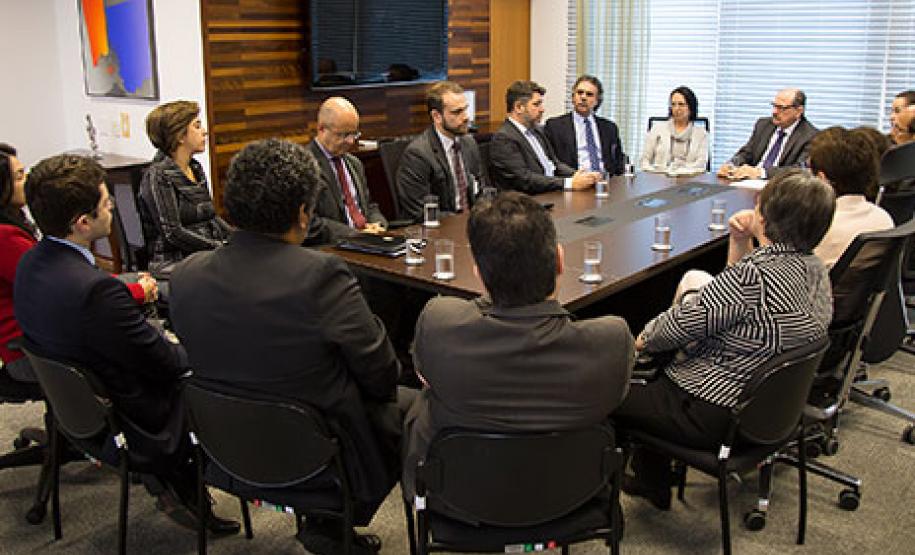 TRT do Paraná participa de reunião que visa acordo em Ação Coletiva TRT do Paraná participa de reunião que visa acordo em Ação Coletiva