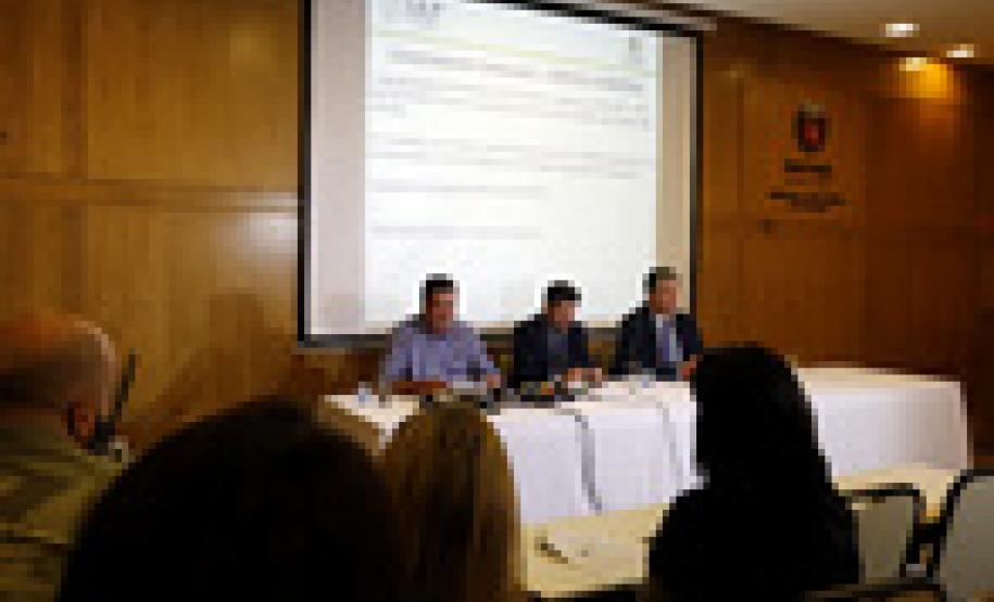 Coletiva Instituto Ambiental do Paraná (IAP) para esclarecimentos sobre o eixo modal de Paranaguá e licenciamentos ambientais na região. Participaram da coletiva o presidente do IAP, Luiz Tarcísio Mossato Pinto; o diretor-presidente da Administração dos Portos de Paranaguá e Antonina ( APPA), Luiz Henrique Dividino; e o procurador geral do Estado, Paulo Sérgio Rosso.