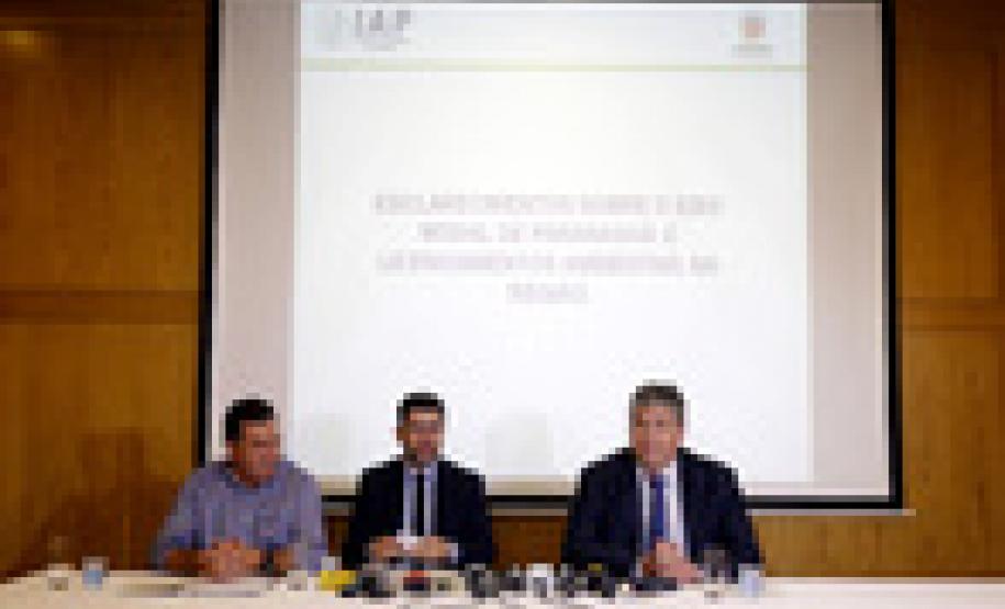 Coletiva Instituto Ambiental do Paraná (IAP) para esclarecimentos sobre o eixo modal de Paranaguá e licenciamentos ambientais na região. Participaram da coletiva o presidente do IAP, Luiz Tarcísio Mossato Pinto; o diretor-presidente da Administração dos Portos de Paranaguá e Antonina ( APPA), Luiz Henrique Dividino; e o procurador geral do Estado, Paulo Sérgio Rosso.