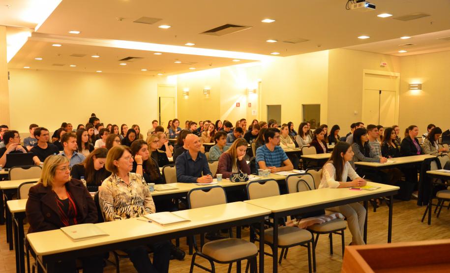 Evento é fruto de parceria entre Procuradoria-Geral do Estado, Escola da Advocacia-Geral da União, Procuradoria-Geral Federal e Procuradoria do Município de Curitiba, e contou com participação de cerca de 80 estagiários