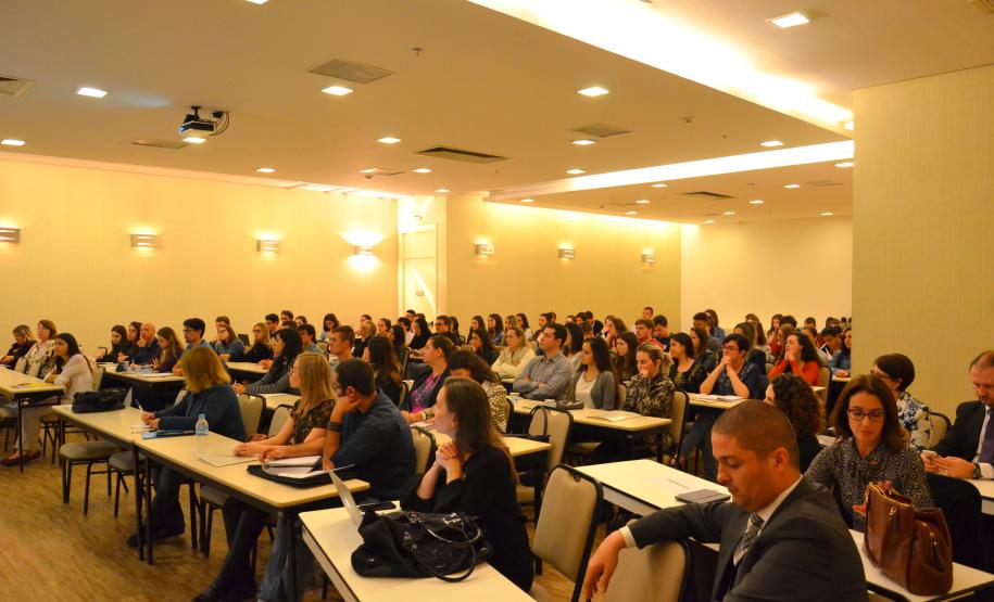 Evento é fruto de parceria entre Procuradoria-Geral do Estado, Escola da Advocacia-Geral da União, Procuradoria-Geral Federal e Procuradoria do Município de Curitiba, e contou com participação de cerca de 80 estagiários