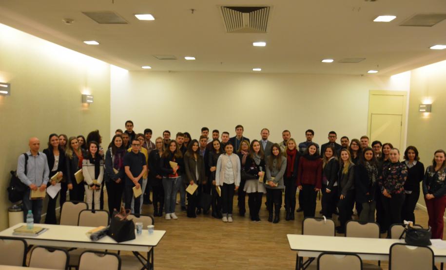 Evento é fruto de parceria entre Procuradoria-Geral do Estado, Escola da Advocacia-Geral da União, Procuradoria-Geral Federal e Procuradoria do Município de Curitiba, e contou com participação de cerca de 80 estagiários