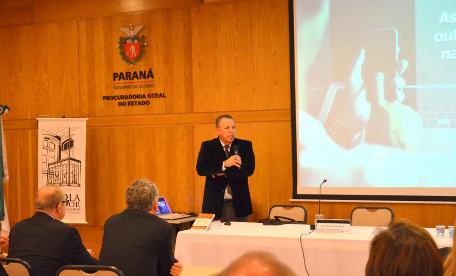 Desembargador fala sobre terceirização na PGE Cassio Colombo Filho, do Tribunal Regional do Trabalho da 9.ª Região, reforçou a mensagem de que “é melhor fiscalizar do que indenizar”.
