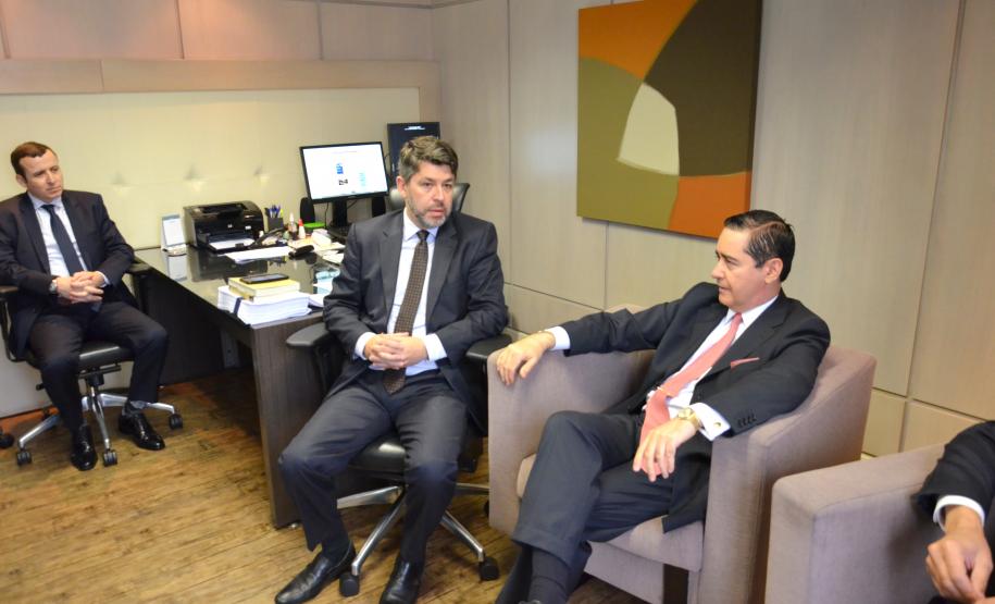 Desembargador Carlos Eduardo Thompson Flores foi recebido pelo procurador-geral Paulo Sergio Rosso e procuradores-chefe de coordenadorias