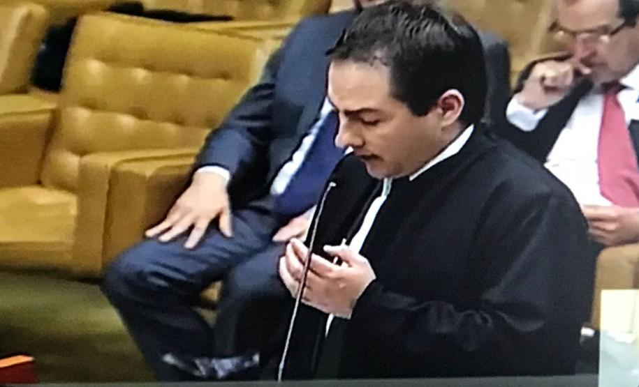 Procurador-geral sustenta perante o STF a manutenção dos limites marítimos entre os Estados do Paraná e Santa Catarina Procurador-geral sustenta perante o STF a manutenção dos limites marítimos entre os Estados do Paraná e Santa Catarina