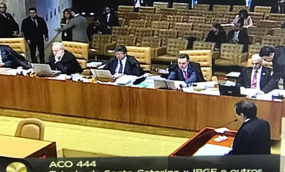 Procurador-geral sustenta perante o STF a manutenção dos limites marítimos entre os Estados do Paraná e Santa Catarina Procurador-geral sustenta perante o STF a manutenção dos limites marítimos entre os Estados do Paraná e Santa Catarina