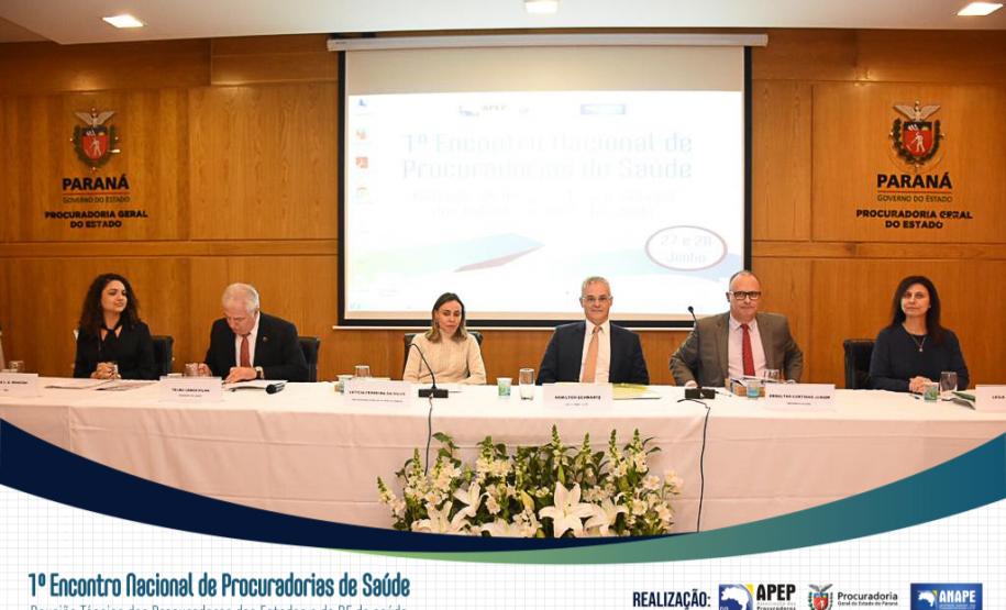 PGE promove 1o Encontro Nacional de Procuradores de Saúde Reunião aconteceu entre os dias 27 e 28 de junho e reuniu procuradorias de saúde de todos os estados, além do Distrito Federal.