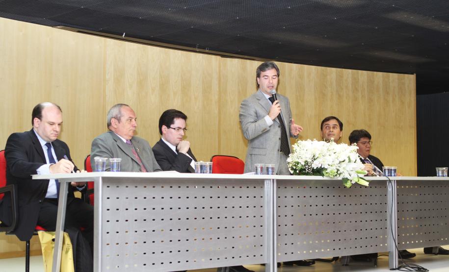 Da esquerda para direita: Dr