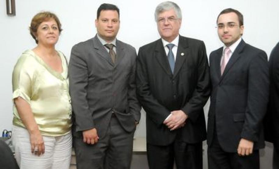 Advogada do poder executivo Juraci Freitas, procurador-chefe da regional de Umuarama Weslei Vendruscolo, presidente do TJPR Miguel Kfouri Neto e o procurador Fernando Augusto Montai Y Lopes.
