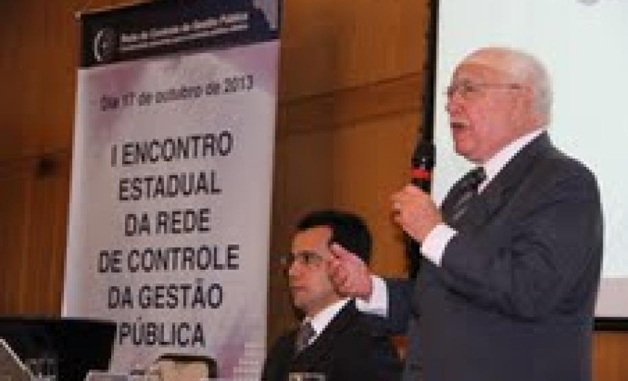 O ministro aposentado do TCU Ubirajara Aguiar fez a palestra de abertura