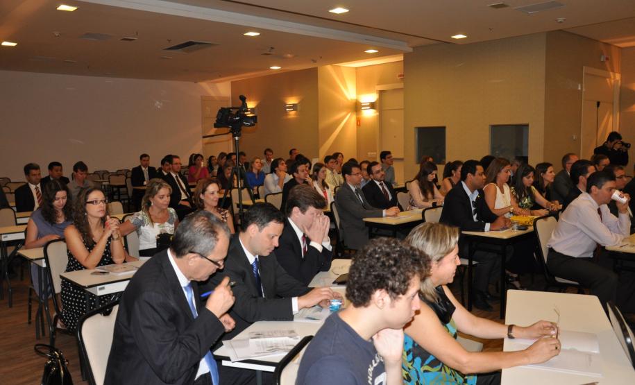 Dezenas de procuradores participam do encontro na sede da Procuradoria Geral, em Curitiba