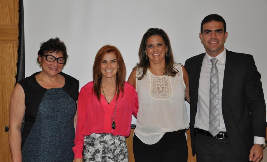 Da esquerda para a direita: Dra. Eunice Fumagalli Martins e Scheer, Presidente da APEP; Dra. Marisa Zandonai, Procuradora-geral do Estado; Dra. Andréa Margarethe Rogoski Andrade, Corregedora-geral e Dr. Bráulio Cesco Fleury, Chefe de gabinete da PGE.
