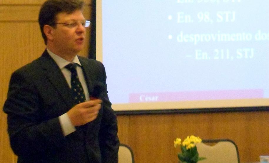 Procurador ministra curso sobre Recursos Especial e Extraordinário