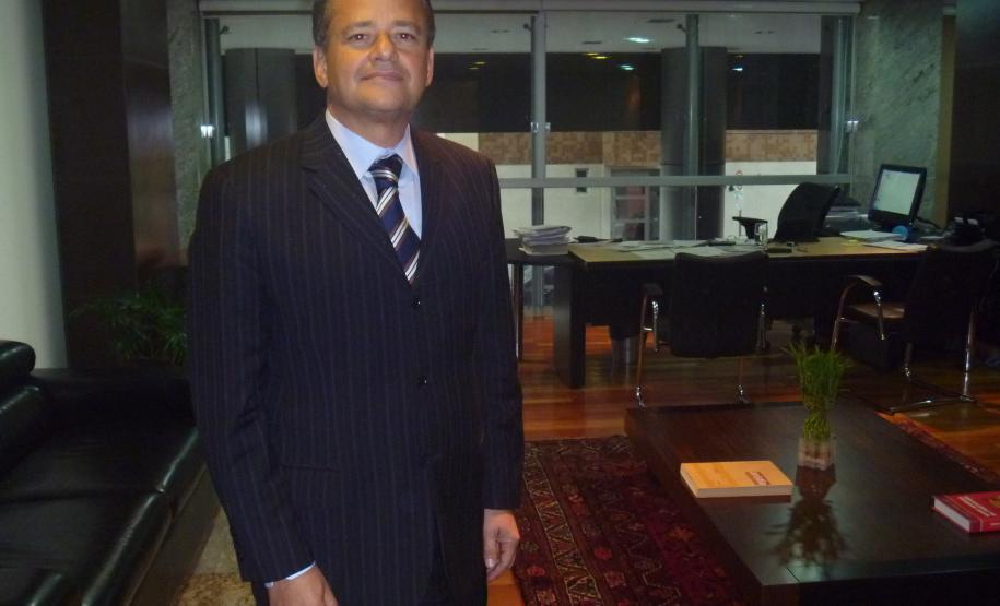 Ubirajara Ayres Gasparin é o novo Procurador-Geral do Estado O novo procurador-geral integra a carreira desde 1986