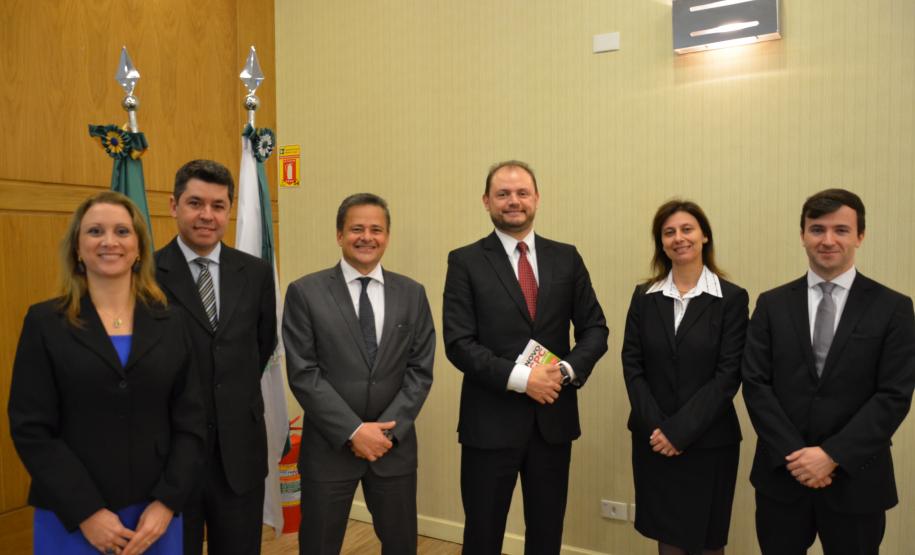 PGE discute Novo Código de Processo Civil Dra. Paula Schmitz de Schmitz, Dr. Paulo Sérgio Rosso, Dr. Ubirajara Ayres Gasparin, Dr. Vicente de Paula Ataide Junior, Dra. Leila Cuéllar e Dr. Roberto Benghi Del Claro