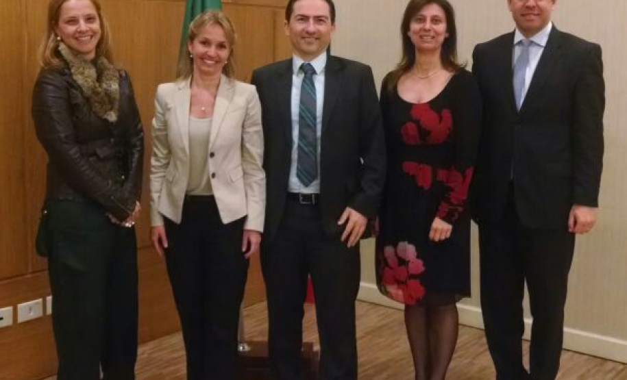 Tutela provisória e recursos são temas de palestra na PGE Dra. Cristina Leitão Teixeira de Freitas (Procuradora do Estado e Presidente da APEP), Dra. Rogéria Dotti, Dr. Sandro Kozikoski, Dra. Leila Cuéllar e Dr. Paulo Sergio Rosso