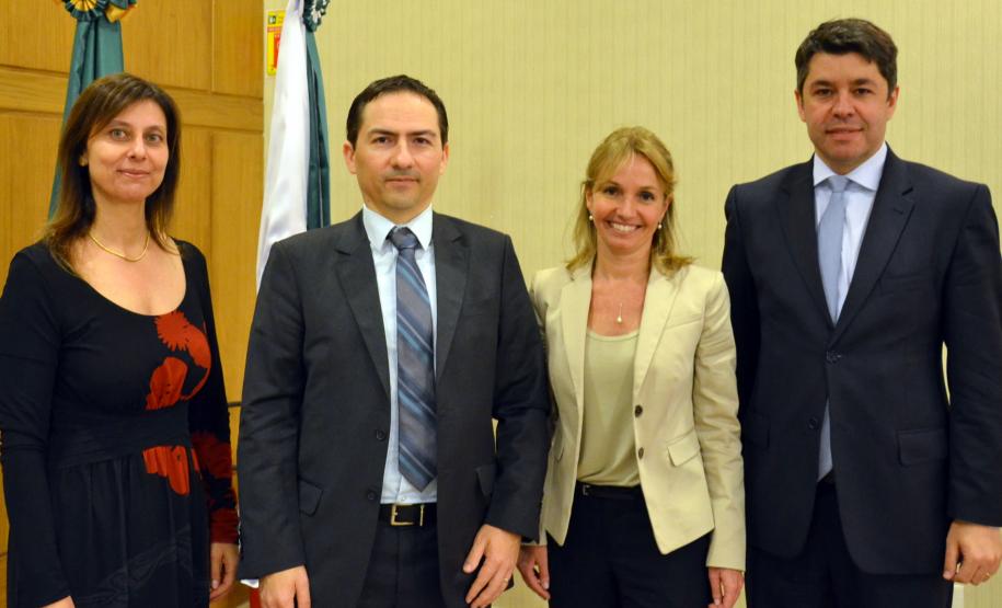 Tutela provisória e recursos são temas de palestra na PGE Dra. Leila Cuéllar, Dr. Sandro Kozikoski, Dra. Rogéria Dotti e Dr. Paulo Sergio Rosso