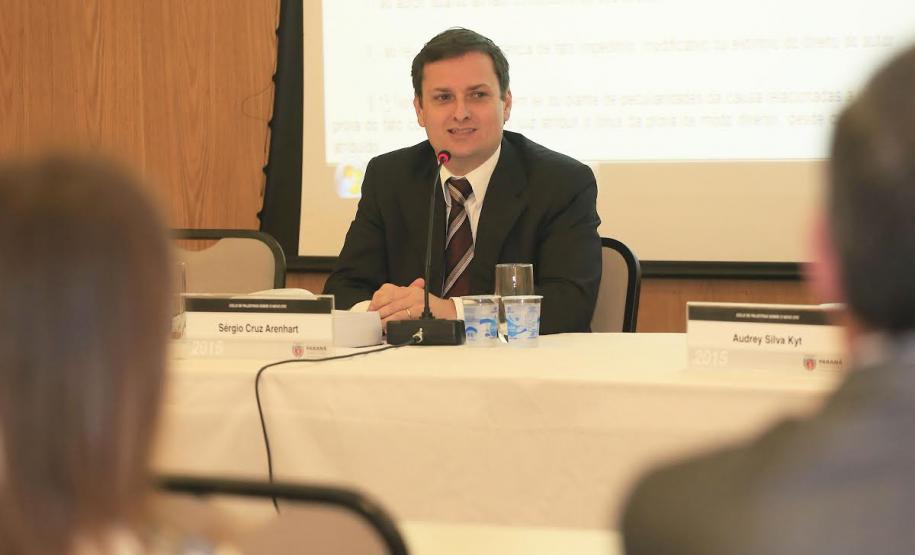 Sérgio Cruz Arenhardt foi o convidado para falar no Ciclo de Palestras do Novo CPC, promovido pela Escola Superior da Procuradoria Geral do Estado do Paraná