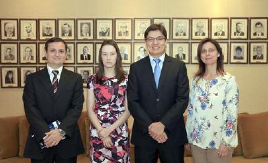 Procurador da República, Dr. Sérgio Arenhardt, chefe de gabinete da PGE, Dra. Audrey Kyt, procurador-chefe do Contencioso Fiscal, Dr. Júlio da Costa Rostirola Aveiro, e coordenadoria de Estudos Jurídicos, Dra. Leila Cuéllar