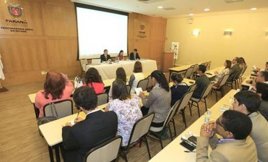 Sérgio Cruz Arenhardt foi o convidado para falar no Ciclo de Palestras do Novo CPC, promovido pela Escola Superior da Procuradoria Geral do Estado do Paraná