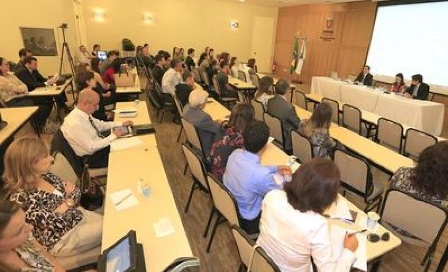 Sérgio Cruz Arenhardt foi o convidado para falar no Ciclo de Palestras do Novo CPC, promovido pela Escola Superior da Procuradoria Geral do Estado do Paraná