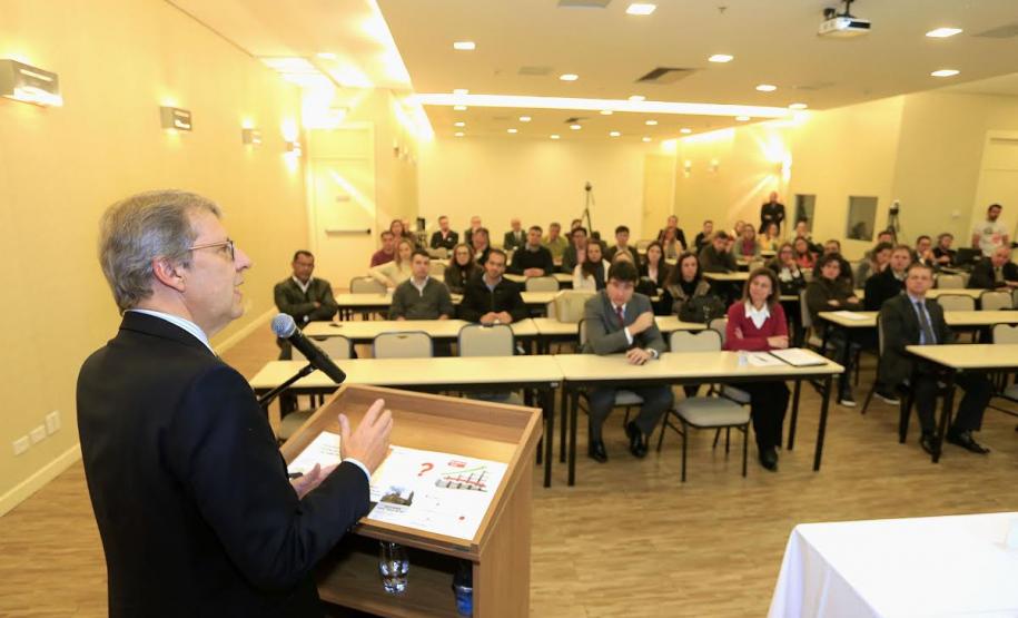 Sundfeld defende segurança jurídica e eficiência na aplicação do Direito Público Professor da Fundação Getúlio Vargas, Carlos Ari Sundfeld esteve na Procuradoria-Geral do Estado para falar sobre projeto de lei, do qual é um dos autores, que inclui artigos à Lei de Introdução às Normas do Direito Brasileiro, com objetivo de melhorar a qualidade das decições públicas