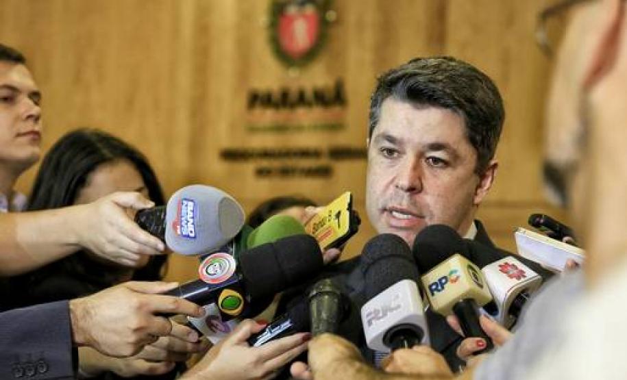 A Procuradoria Geral do Estado (PGE) questiona cláusulas da delação premiada de auditor investigado pela Operação Publicano, pois o acordo prevê a devolução de apenas uma pequena parte do que foi desviado.