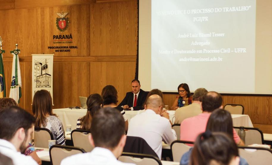 Palestra foi realizada no auditório da PGE
