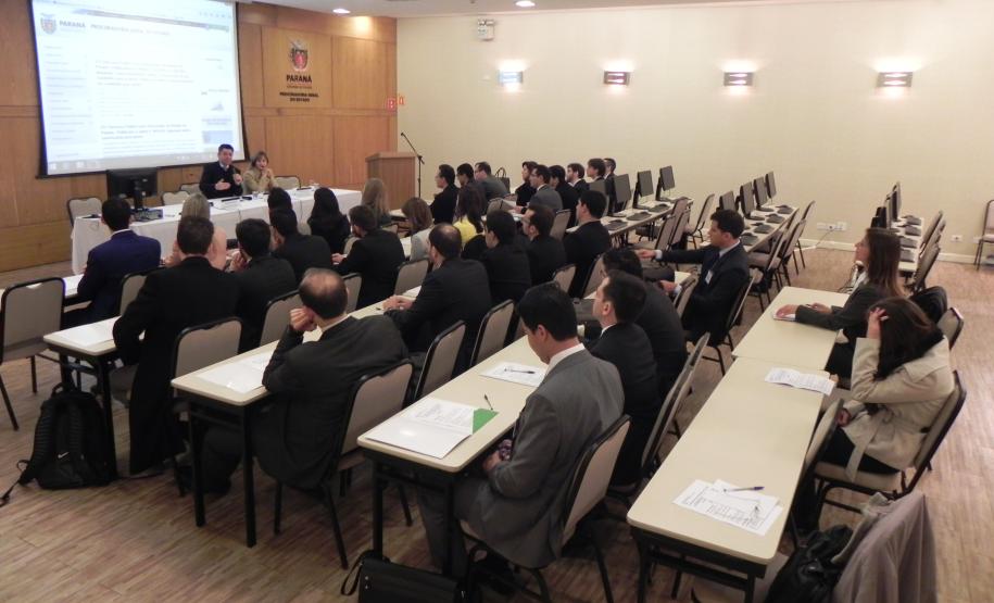 Durante três dias, os 26 procuradores ficarão em Curitiba para troca de experiência, antes de se deslocar para as regionais do interior do Estado, onde ficarão lotados.