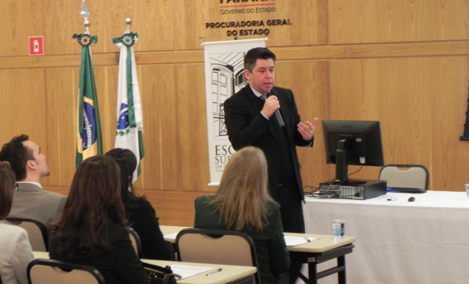 Durante três dias, os 26 procuradores ficarão em Curitiba para troca de experiência, antes de se deslocar para as regionais do interior do Estado, onde ficarão lotados.